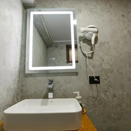 24 بيت ضيافة Gjirokastër